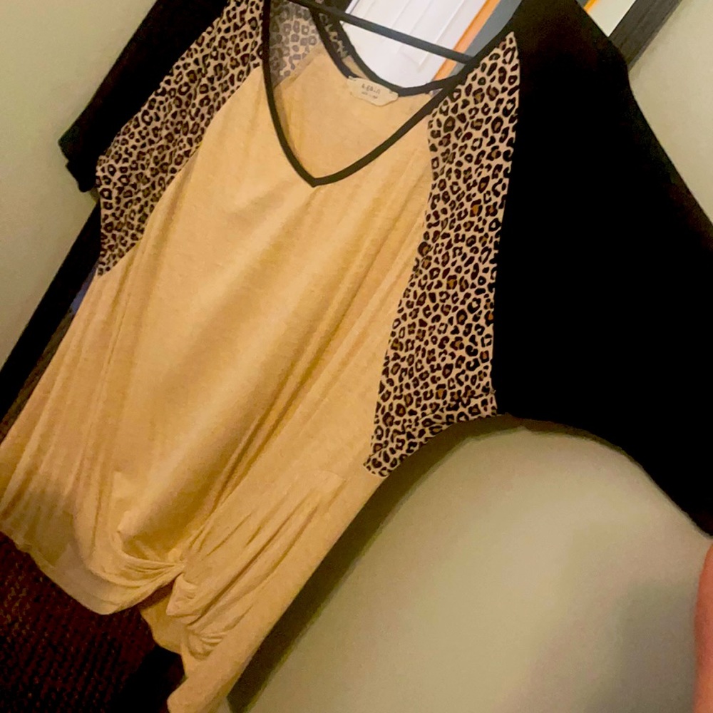 Cute leopard/black/cream boutique top